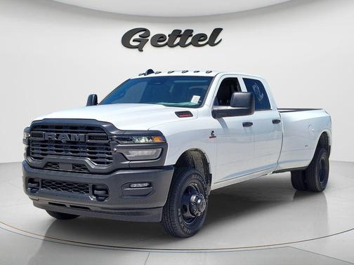 Bright White Clearcoat 2026 RAM 3500 Tradesman Crew Cab 4x4 8' Box