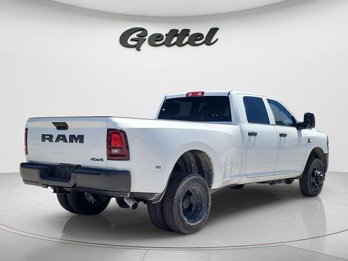 Bright White Clearcoat 2026 RAM 3500 Tradesman Crew Cab 4x4 8' Box