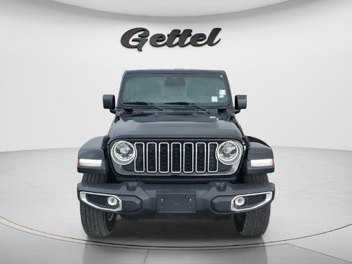 Black Clearcoat 2025 Jeep Wrangler 4-Door Sahara 4x4