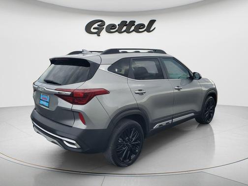 Steel Gray 2023 Kia Seltos Nightfall Edition