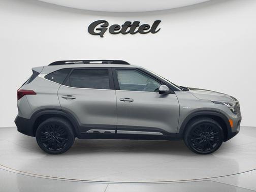 Steel Gray 2023 Kia Seltos Nightfall Edition