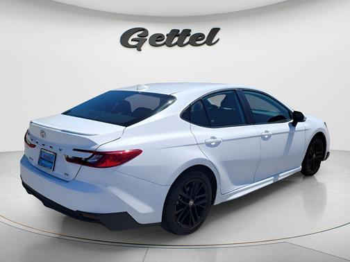Ice Cap 2025 Toyota Camry SE