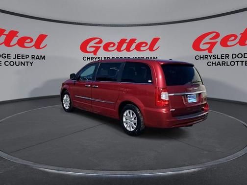 2016 Chrysler Town & Country Touring
