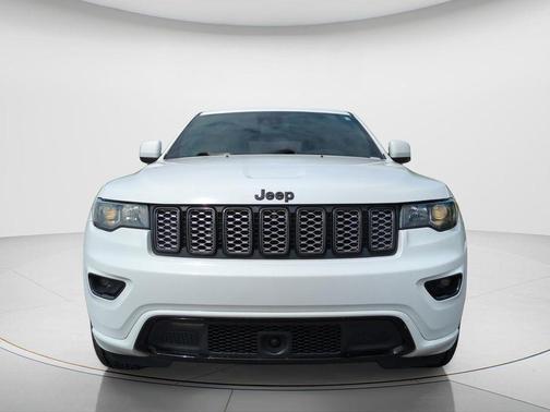 Bright White Clearcoat 2021 Jeep Grand Cherokee Laredo