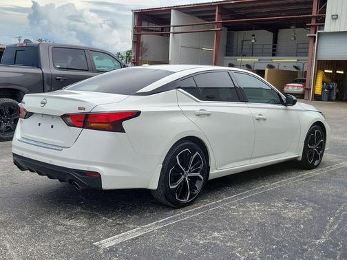 2023 Nissan Altima SR FWD