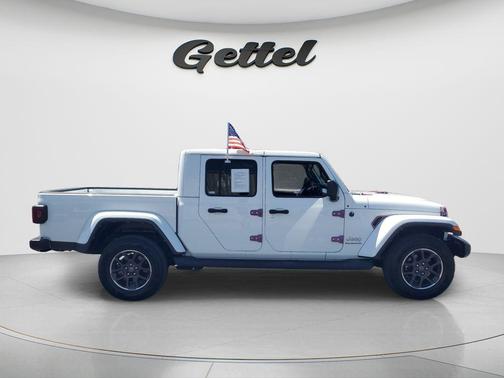 Bright White Clearcoat 2023 Jeep Gladiator Overland