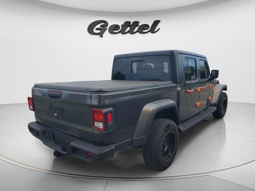 Granite Crystal Metallic Clearcoat 2023 Jeep Gladiator Sport S