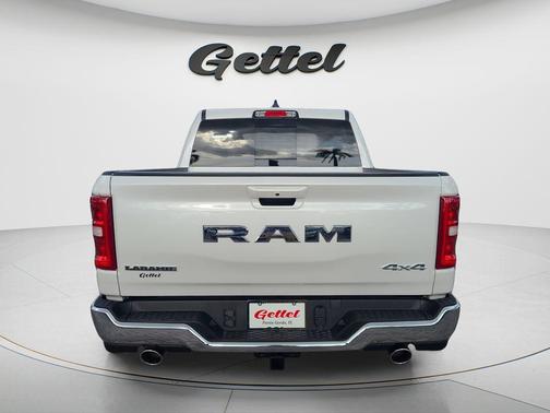 Ivory White Tri-Coat Pearlcoat 2026 RAM 1500 Laramie
