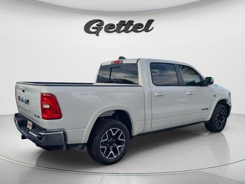 Ivory White Tri-Coat Pearlcoat 2026 RAM 1500 Laramie