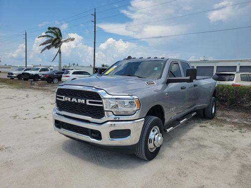2019 RAM 3500 Tradesman Crew Cab 4x4 8' Box