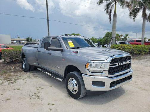 2019 RAM 3500 Tradesman Crew Cab 4x4 8' Box