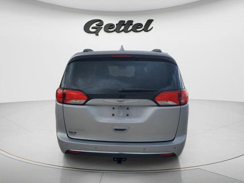 Billet Silver Metallic Clearcoat 2017 Chrysler Pacifica Touring-L