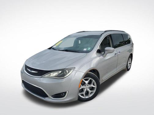 Billet Silver Metallic Clearcoat 2017 Chrysler Pacifica Touring-L