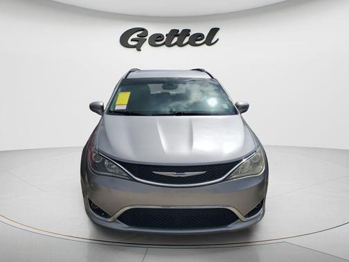 Billet Silver Metallic Clearcoat 2017 Chrysler Pacifica Touring-L