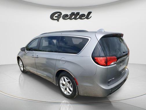 Billet Silver Metallic Clearcoat 2017 Chrysler Pacifica Touring-L