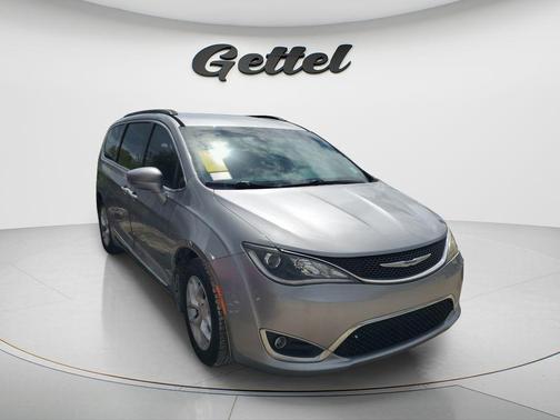 Billet Silver Metallic Clearcoat 2017 Chrysler Pacifica Touring-L