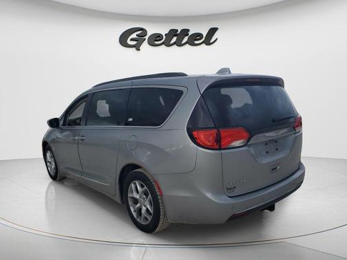 Billet Silver Metallic Clearcoat 2017 Chrysler Pacifica Touring-L