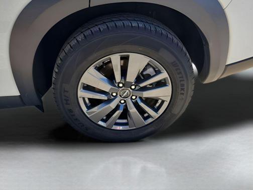 2023 Nissan Pathfinder S FWD