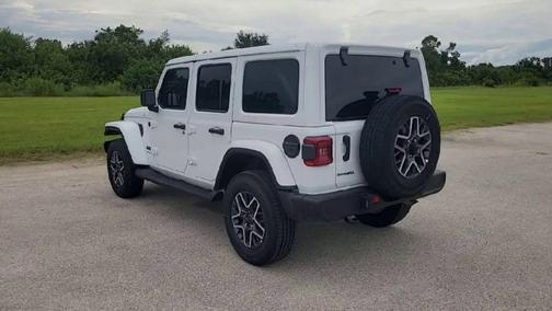 2025 Jeep Wrangler 4-Door Sahara 4x4
