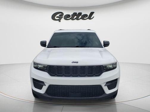 Bright White Clearcoat 2023 Jeep Grand Cherokee Altitude