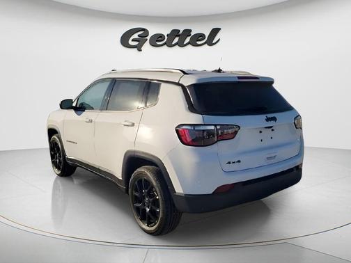 Bright White Clearcoat 2026 Jeep Compass Latitude