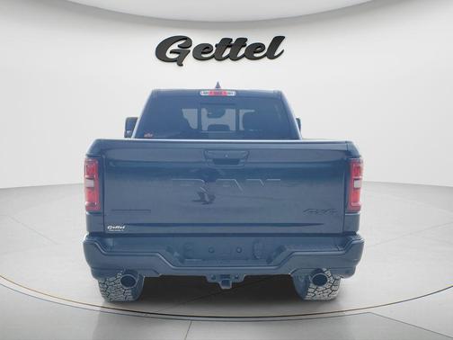 Diamond Black Crystal Pearlcoat 2025 RAM 1500 Big Horn/Lone Star