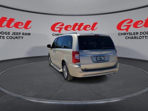 2014 Chrysler Town & Country Touring-L