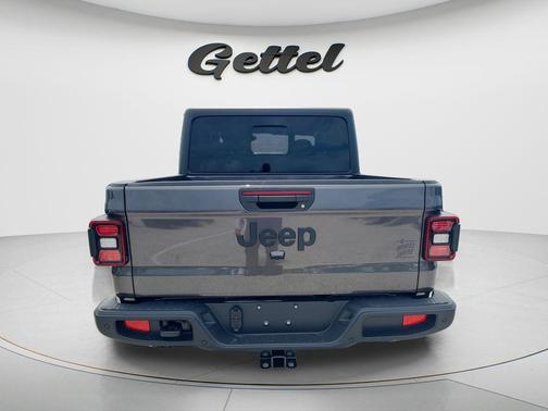 Granite Crystal Metallic Clearcoat 2026 Jeep Gladiator Willys 4x4
