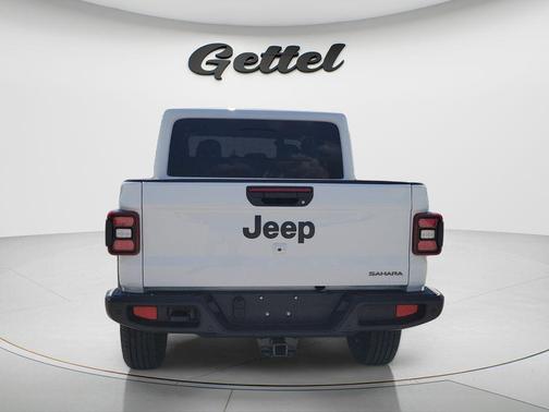 Bright White Clearcoat 2026 Jeep Gladiator Sahara 4x4
