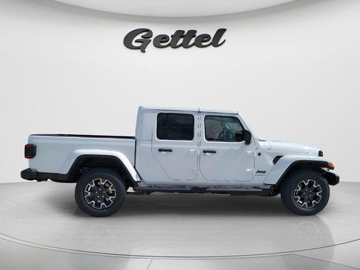 Bright White Clearcoat 2026 Jeep Gladiator Sahara 4x4
