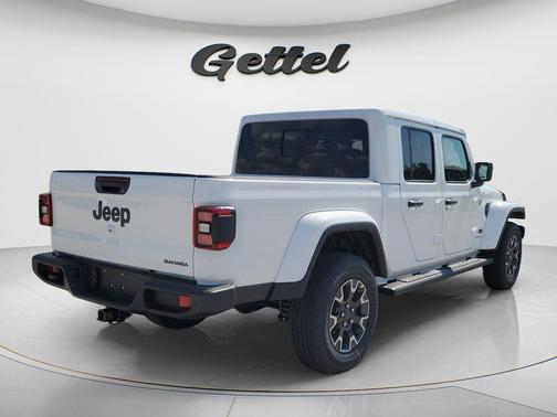 Bright White Clearcoat 2026 Jeep Gladiator Sahara 4x4