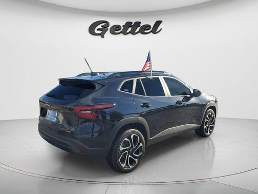 Mosaic Black Metallic 2026 Chevrolet Trax FWD 2RS