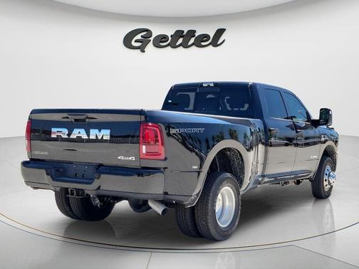 Diamond Black Crystal Pearlcoat 2026 RAM 3500 Big Horn Crew Cab 4x4 8' Box