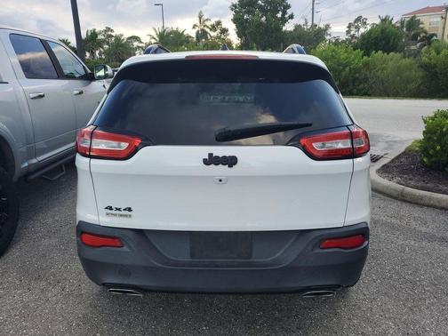 2016 Jeep Cherokee Altitude