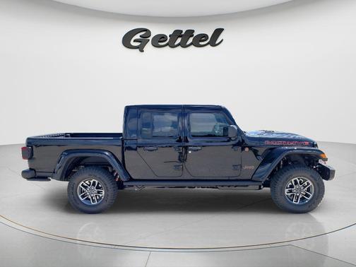 Black Clearcoat 2026 Jeep Gladiator Mojave X 4x4