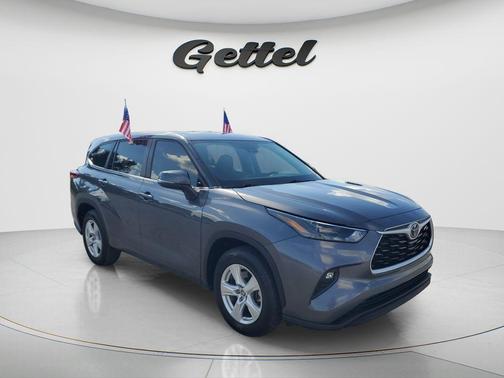Magnetic Gray Metallic 2023 Toyota Highlander LE