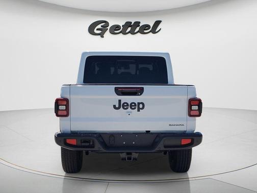 Bright White Clearcoat 2026 Jeep Gladiator Sahara 4x4