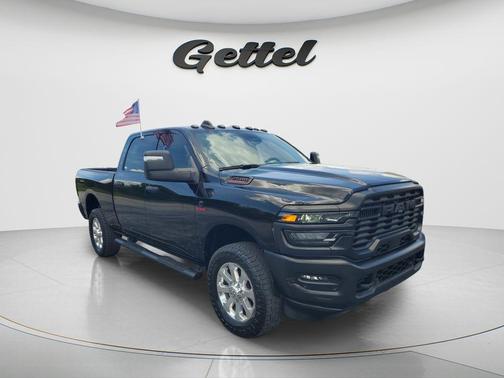 Diamond Black Crystal Pearlcoat 2025 RAM 2500 Tradesman Crew Cab 4x4 6'4' Box