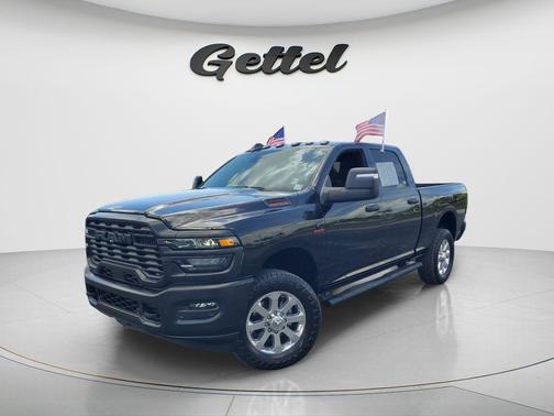 Diamond Black Crystal Pearlcoat 2025 RAM 2500 Tradesman Crew Cab 4x4 6'4' Box
