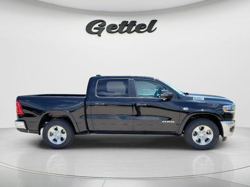 Diamond Black Crystal Pearlcoat 2026 RAM 1500 Big Horn/Lone Star