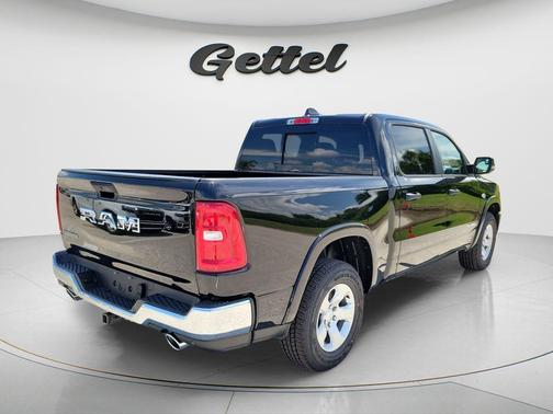 Diamond Black Crystal Pearlcoat 2026 RAM 1500 Big Horn/Lone Star