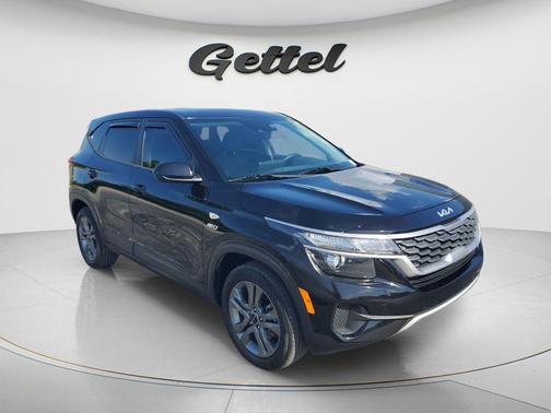 Cherry Black 2022 Kia Seltos LX