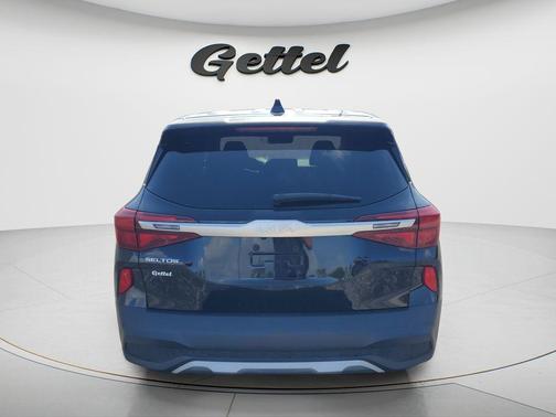 Cherry Black 2022 Kia Seltos LX