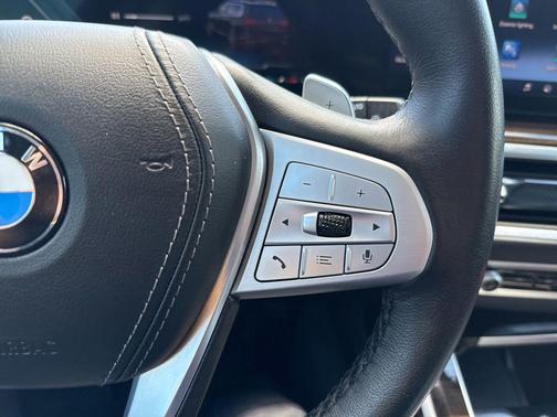 Black Sapphire Metallic 2025 BMW X7 xDrive40i
