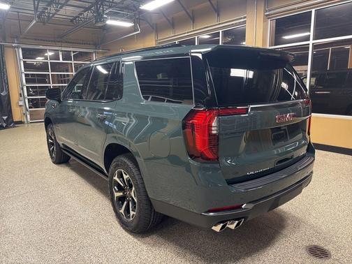 2026 GMC Yukon 4WD AT4