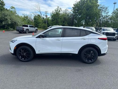 Summit White 2026 Buick Envista Sport Touring FWD