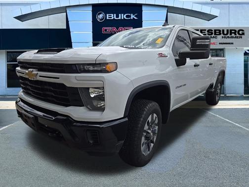 Summit White 2024 Chevrolet Silverado 2500 Custom