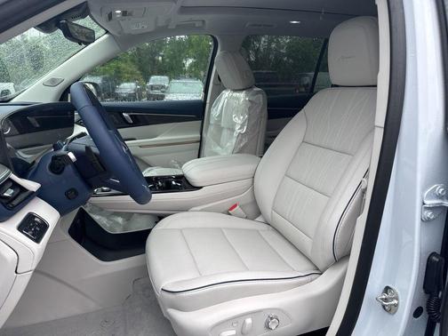 Iridescent White Tricoat 2026 Buick Enclave Avenir FWD