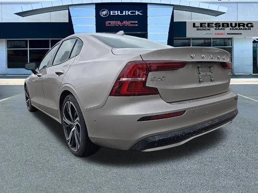 2024 Volvo S60 B5 Plus Dark Theme