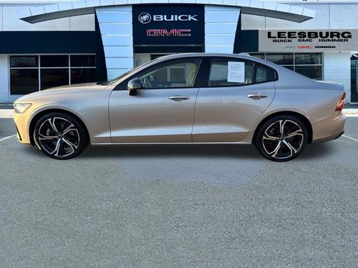 2024 Volvo S60 B5 Plus Dark Theme